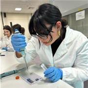 Offro lezioni private a bambini delle elementari, disposta anche a servizio di babysitter